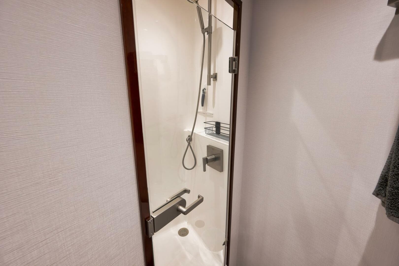 2025 Viking 90 Convertible — photo 43