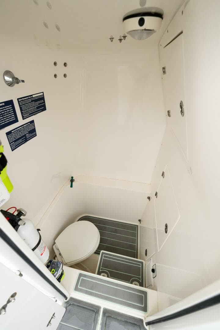 2008 Venture 39 Cuddy — photo 24