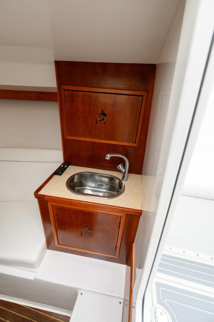 2008 Venture 39 Cuddy — photo 28