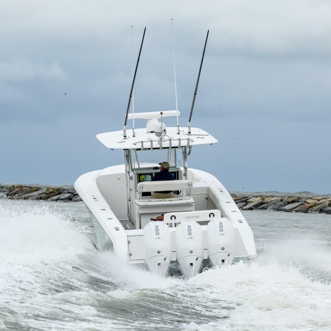 2008 Venture 39 Cuddy — photo 7