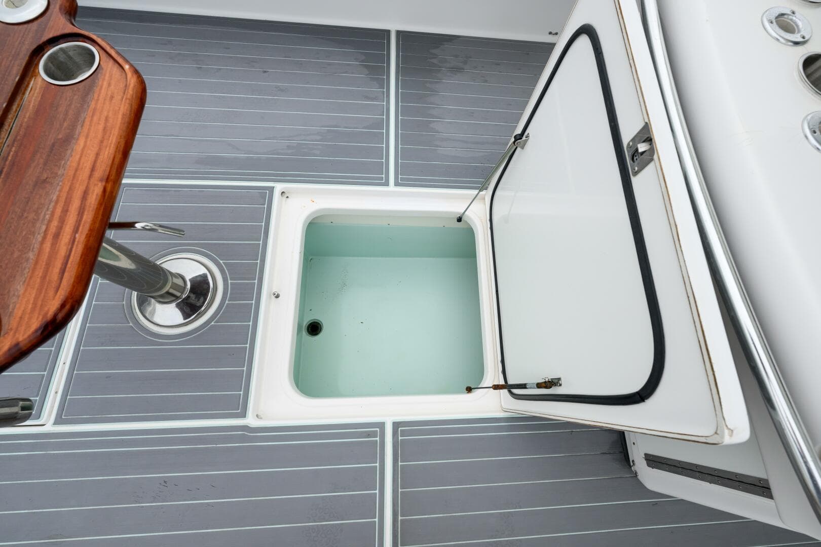 2008 Venture 39 Cuddy — photo 16