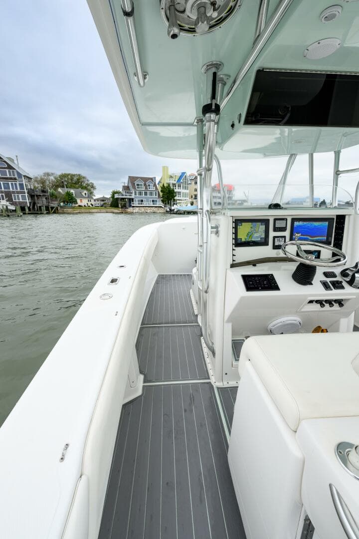 2008 Venture 39 Cuddy — photo 23