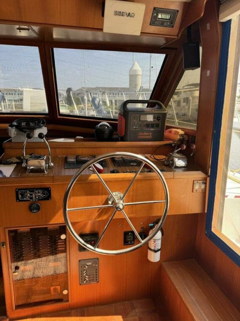 1990 Marine Trader Tradewinds — photo 26