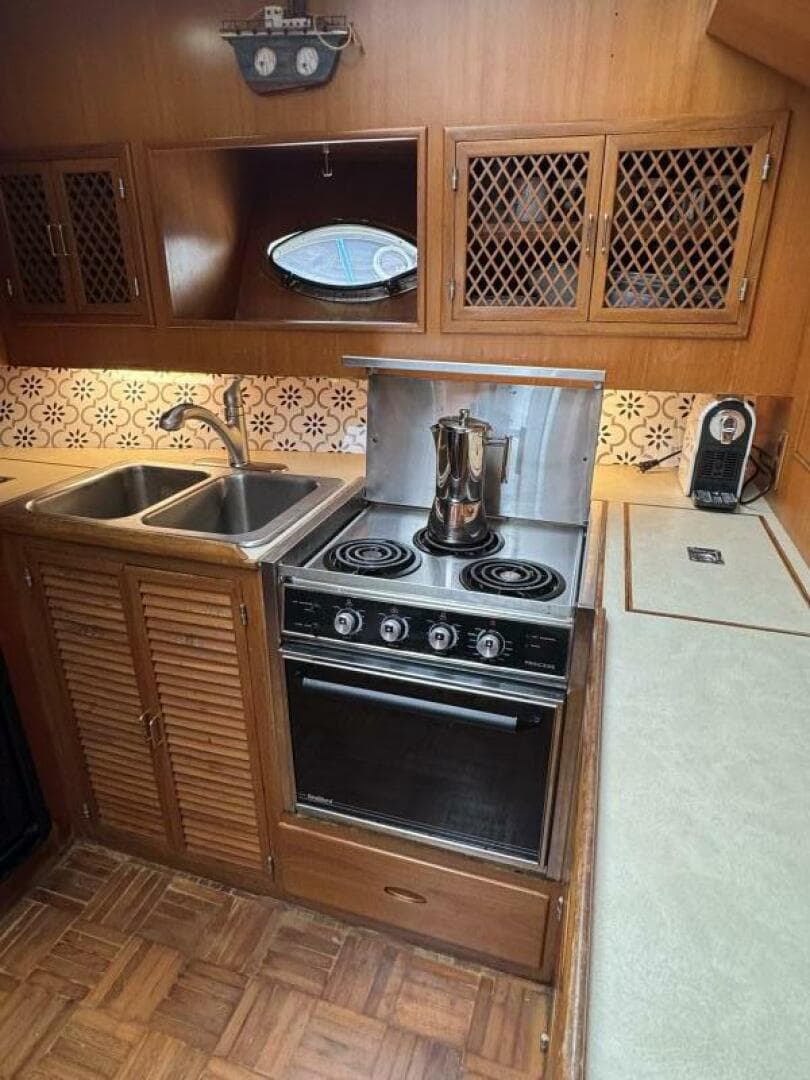 1990 Marine Trader Tradewinds — photo 31