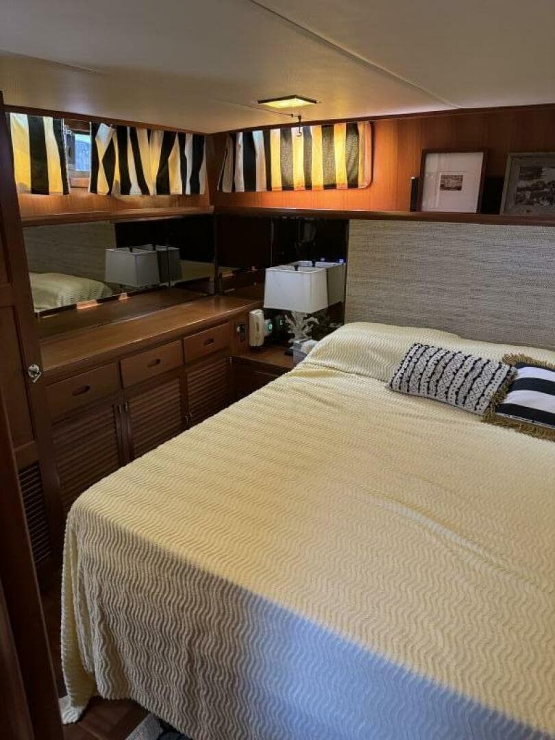 1990 Marine Trader Tradewinds — photo 34