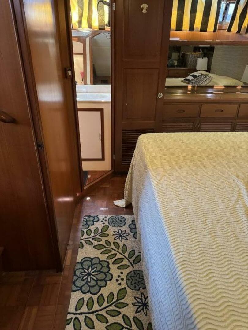 1990 Marine Trader Tradewinds — photo 35