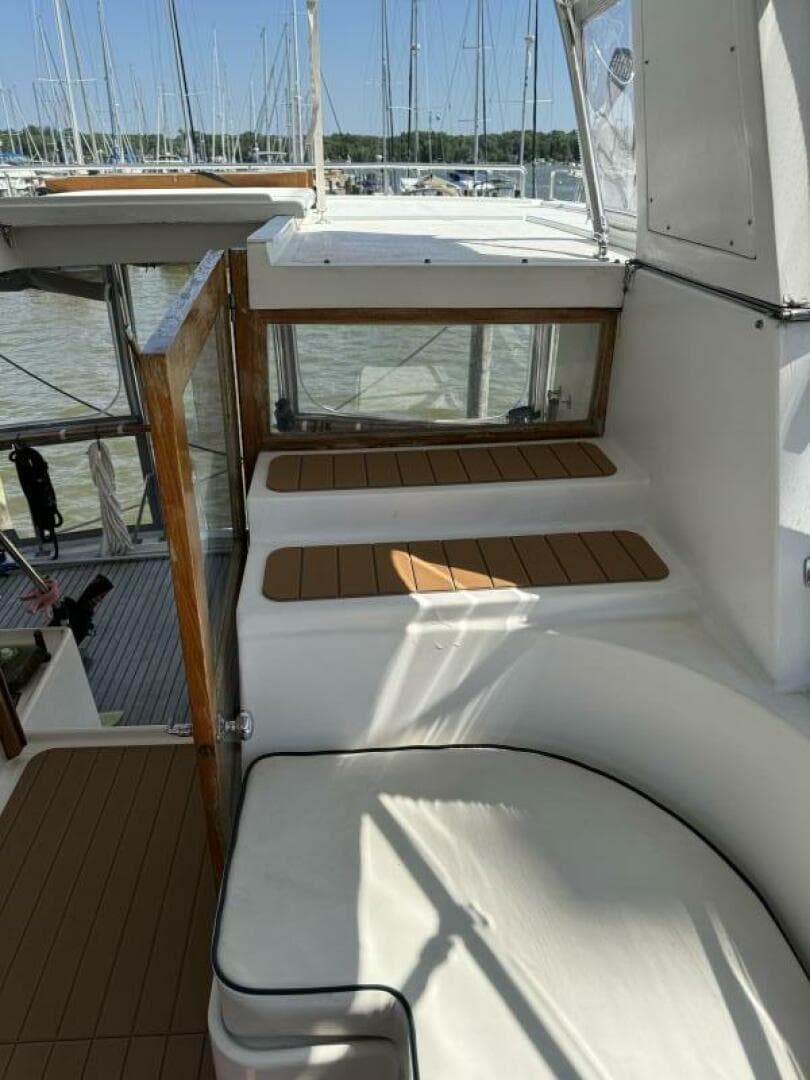 1990 Marine Trader Tradewinds — photo 23