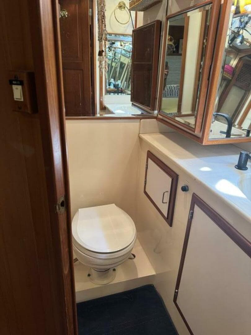 1990 Marine Trader Tradewinds — photo 36