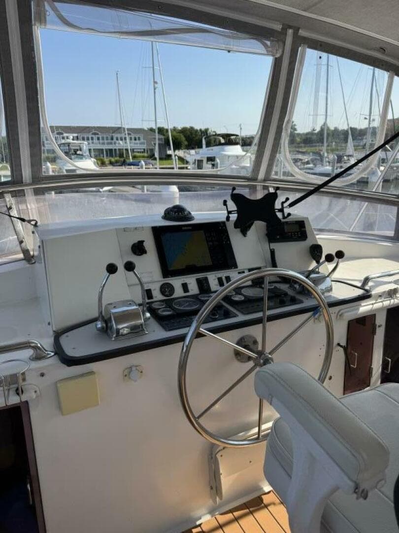 1990 Marine Trader Tradewinds — photo 15