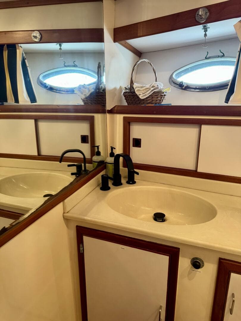 1990 Marine Trader Tradewinds — photo 41