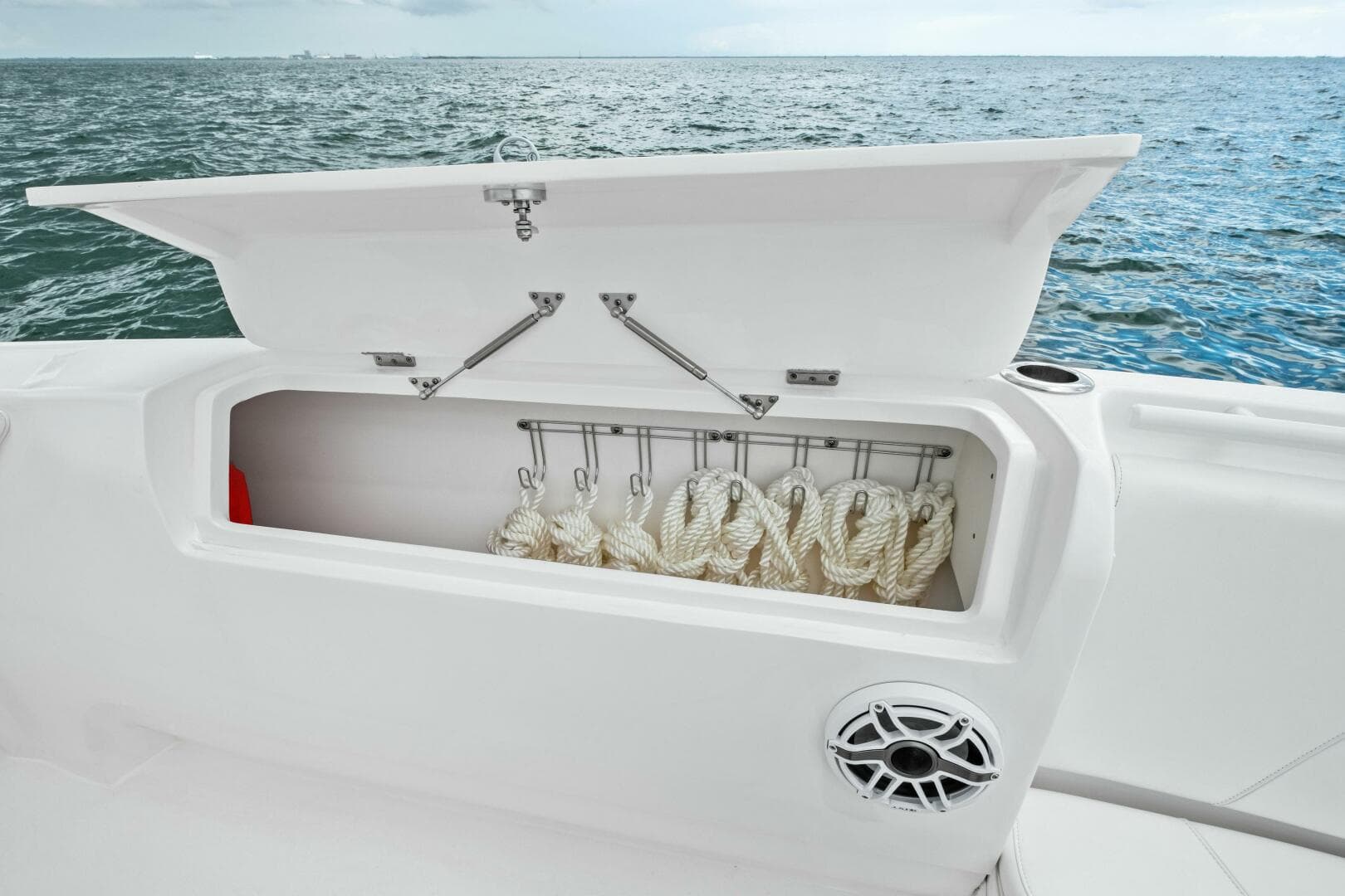 2020 Intrepid 407 Nomad SE — photo 22