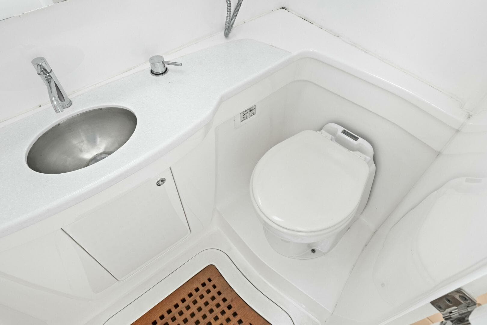 2020 Intrepid 407 Nomad SE — photo 32