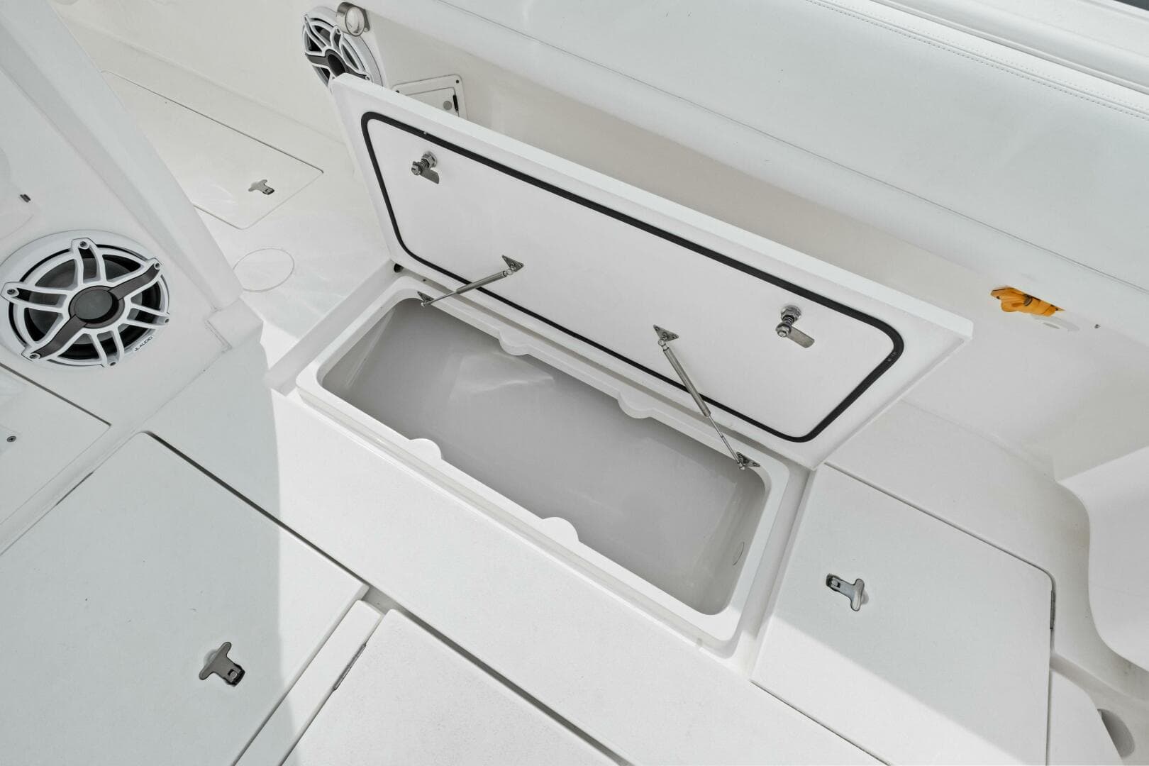 2020 Intrepid 407 Nomad SE — photo 20