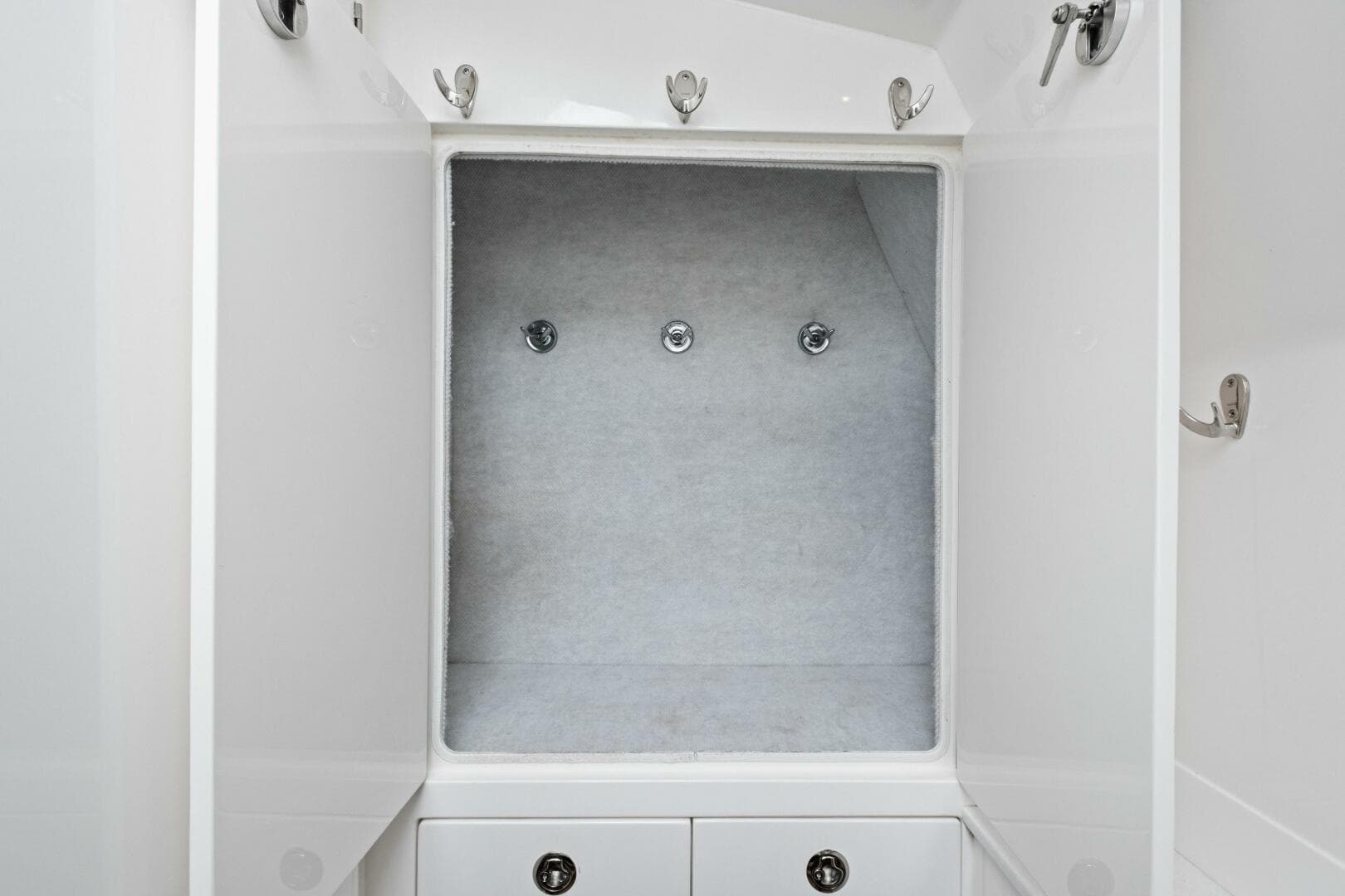 2020 Intrepid 407 Nomad SE — photo 30