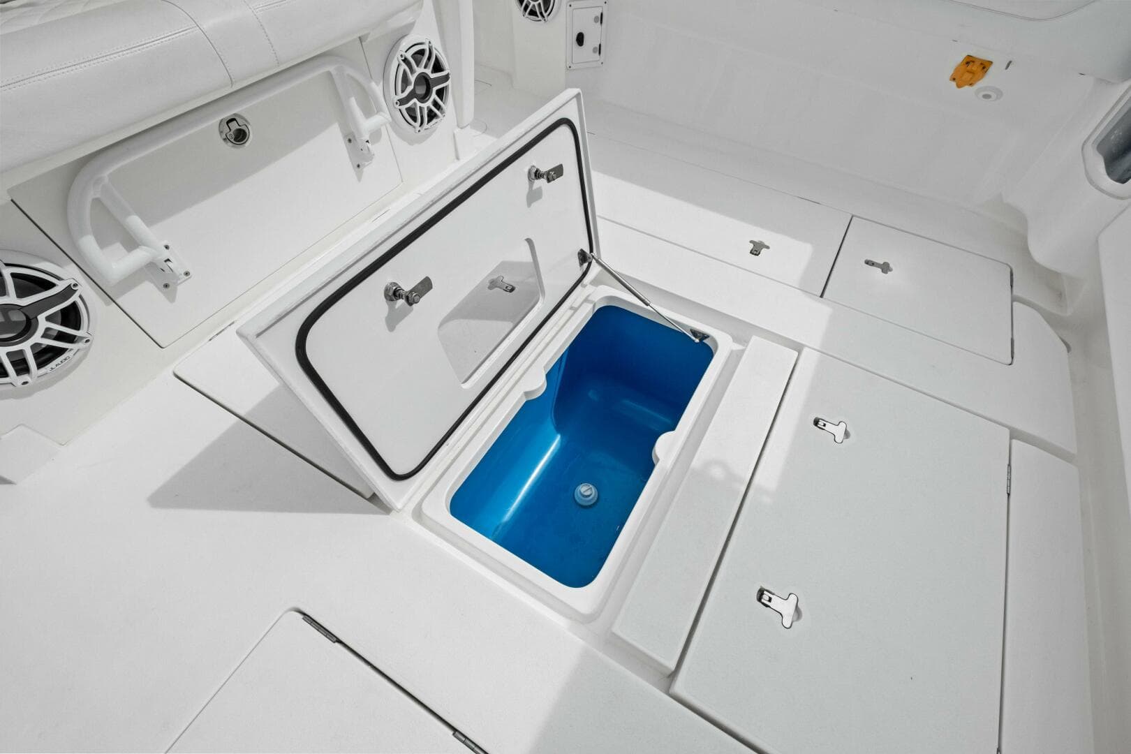 2020 Intrepid 407 Nomad SE — photo 19