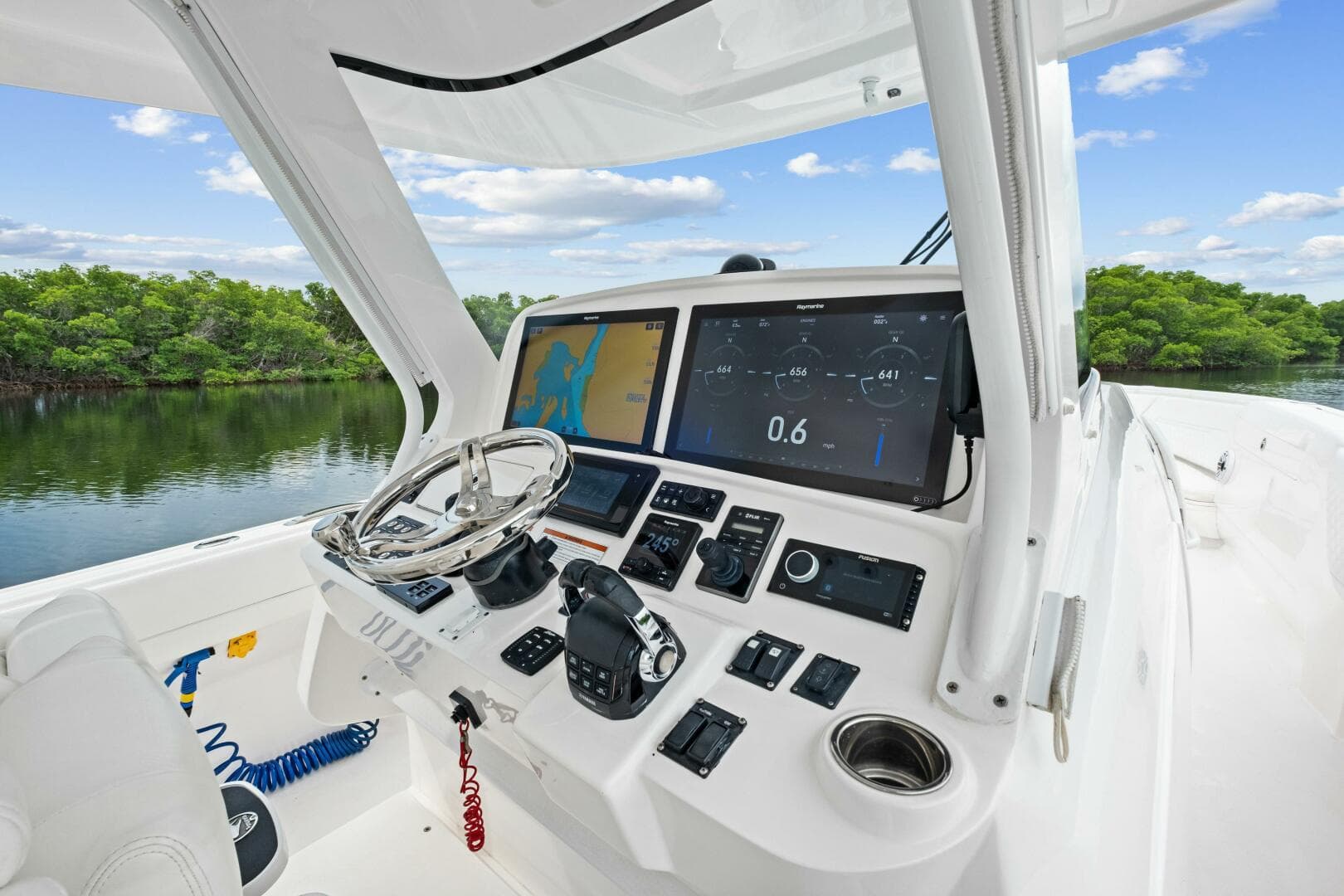 2020 Intrepid 407 Nomad SE — photo 8