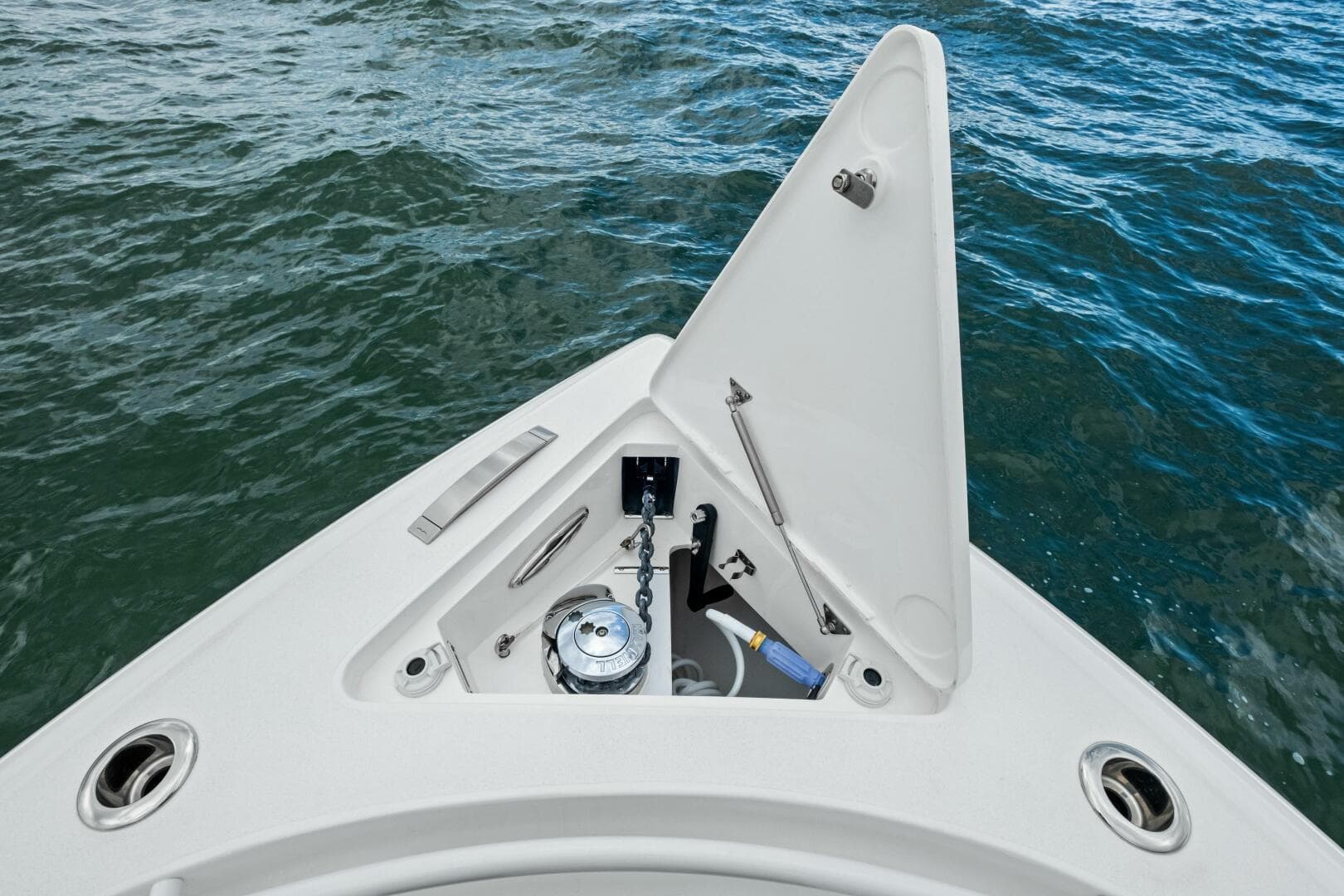 2020 Intrepid 407 Nomad SE — photo 15