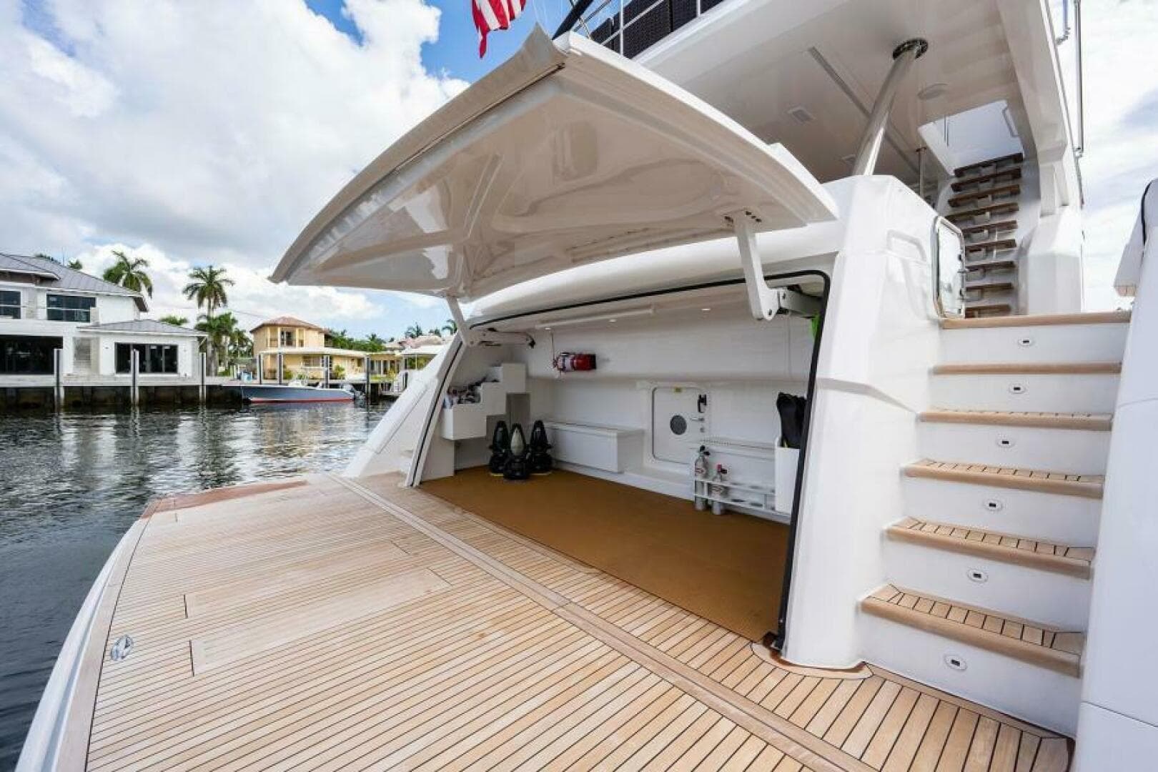 2018 Viking Enclosed Flybridge — photo 73