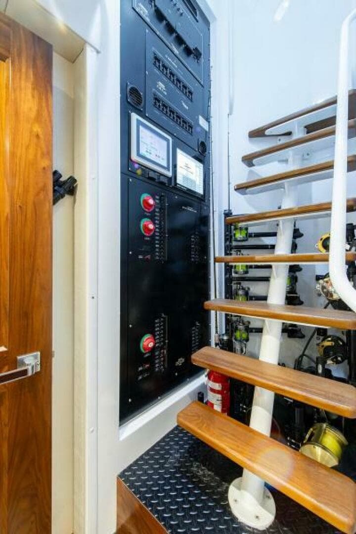 2018 Viking Enclosed Flybridge — photo 74