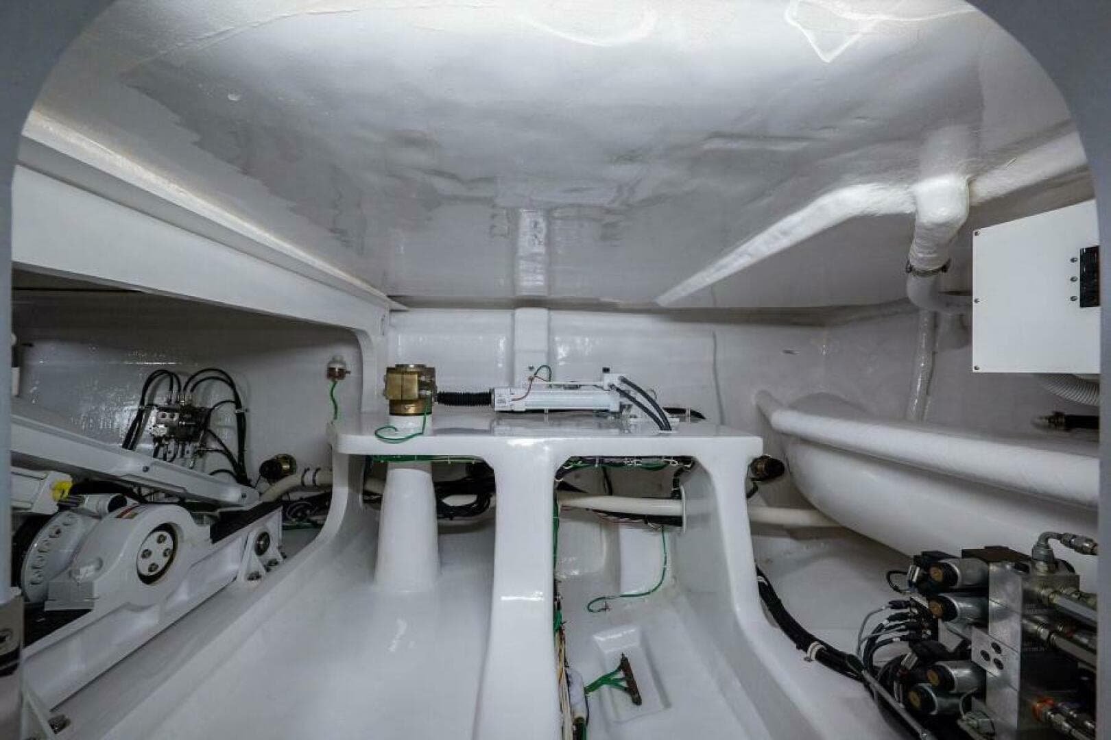 2018 Viking Enclosed Flybridge — photo 90