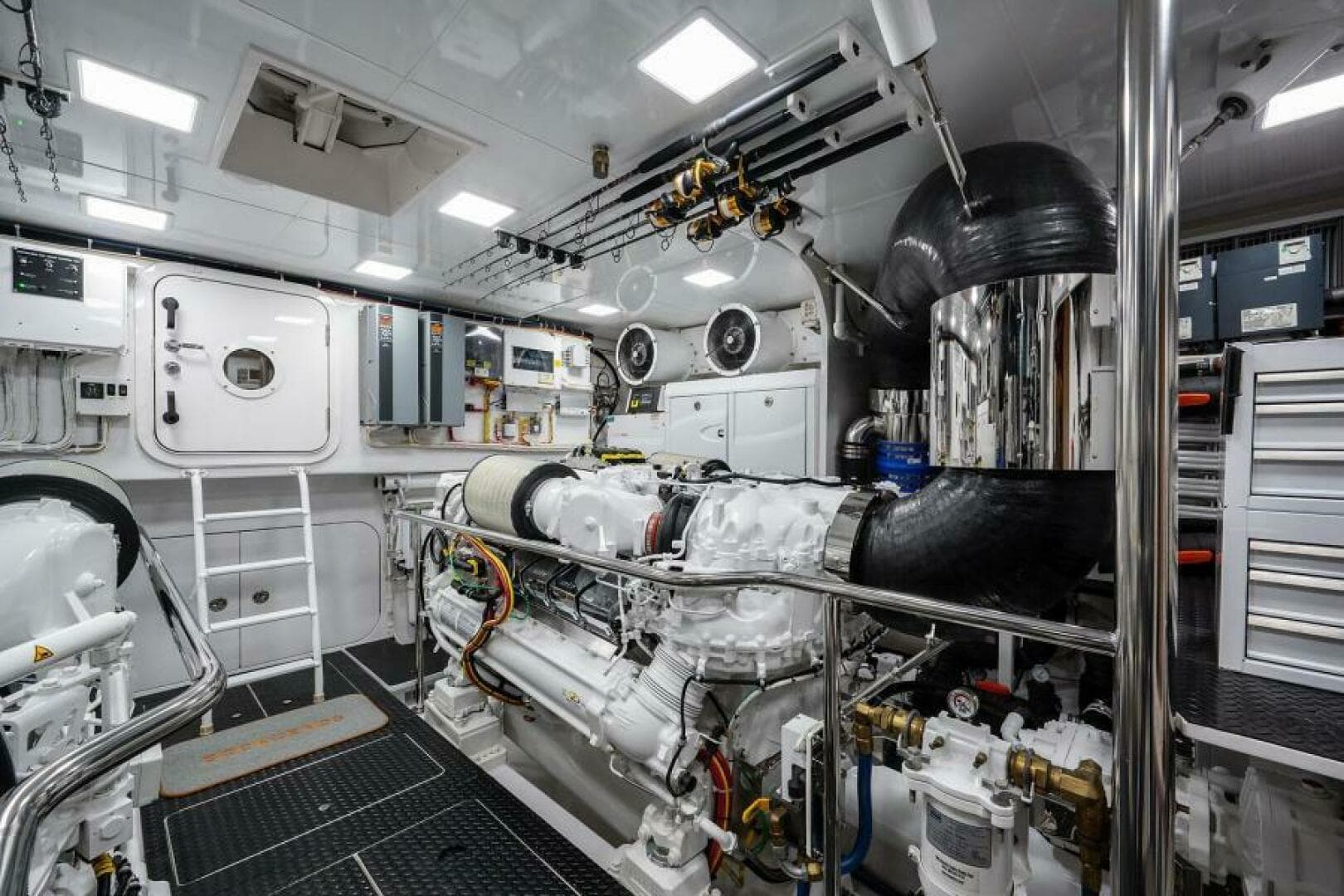 2018 Viking Enclosed Flybridge — photo 87