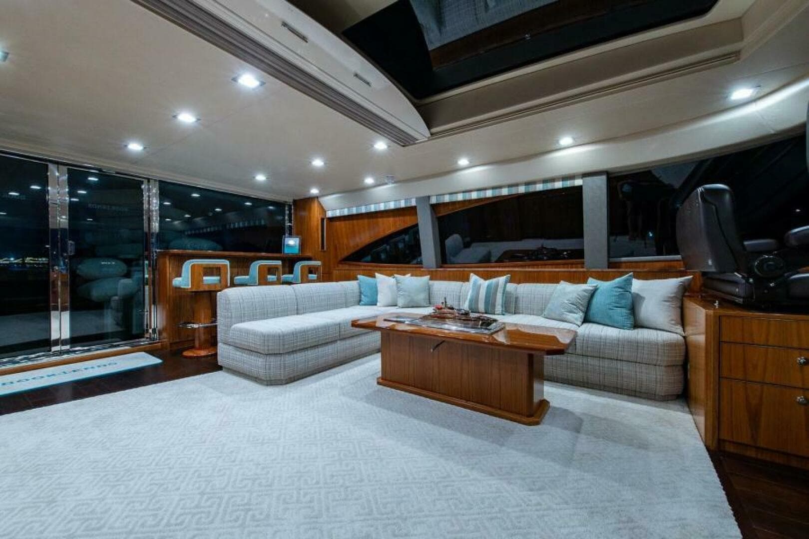2018 Viking Enclosed Flybridge — photo 46