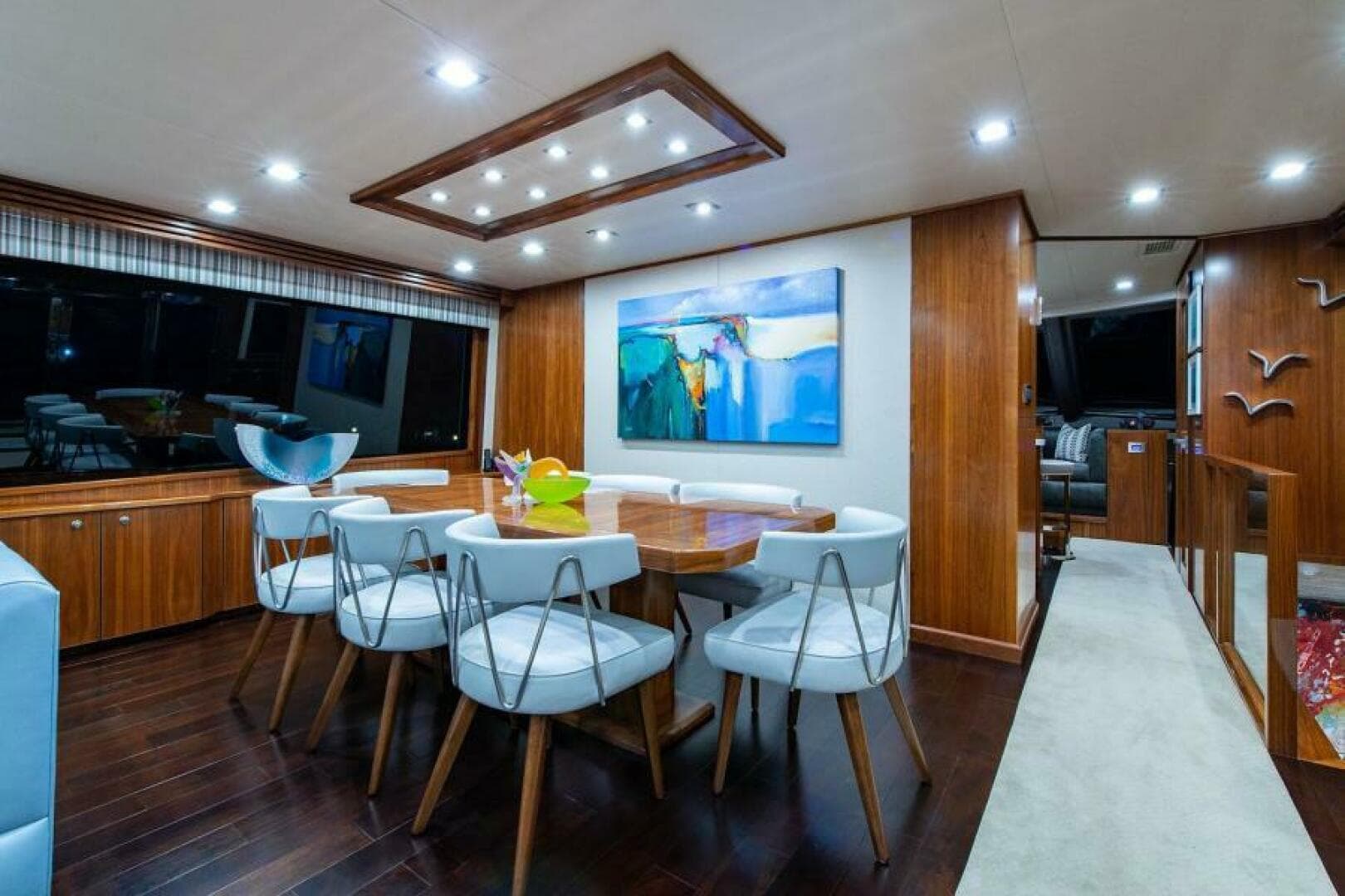 2018 Viking Enclosed Flybridge — photo 9