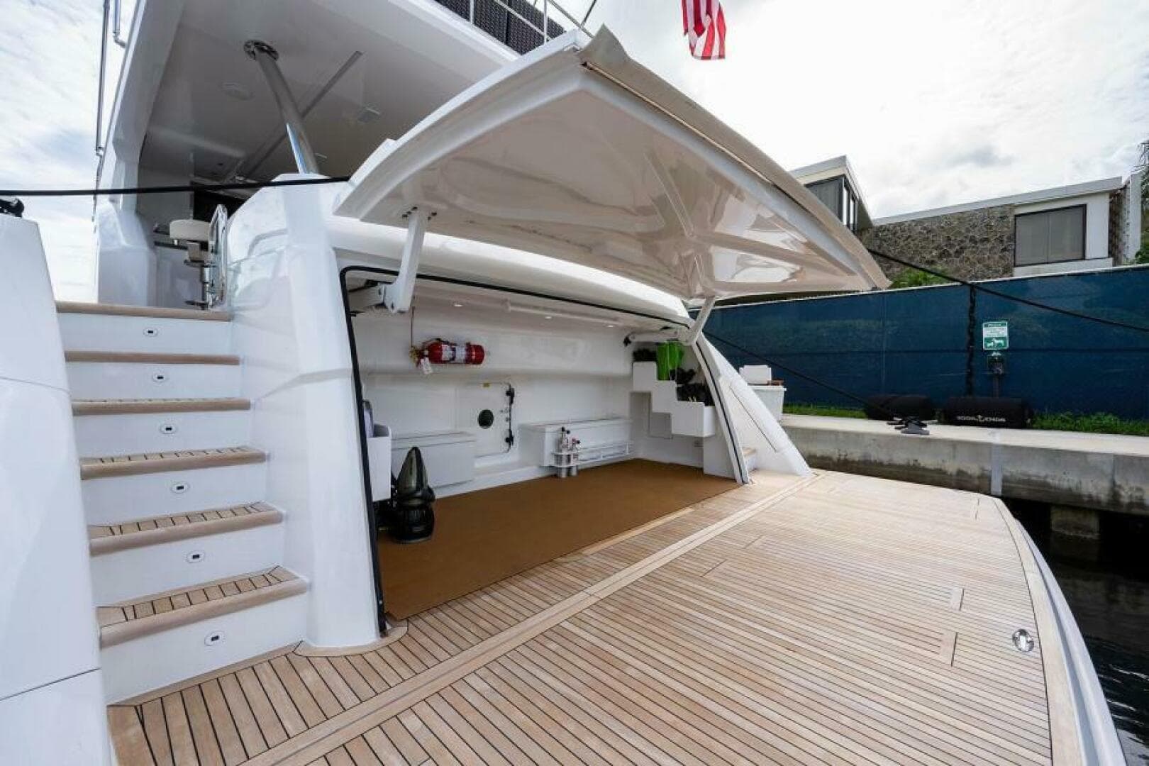 2018 Viking Enclosed Flybridge — photo 71