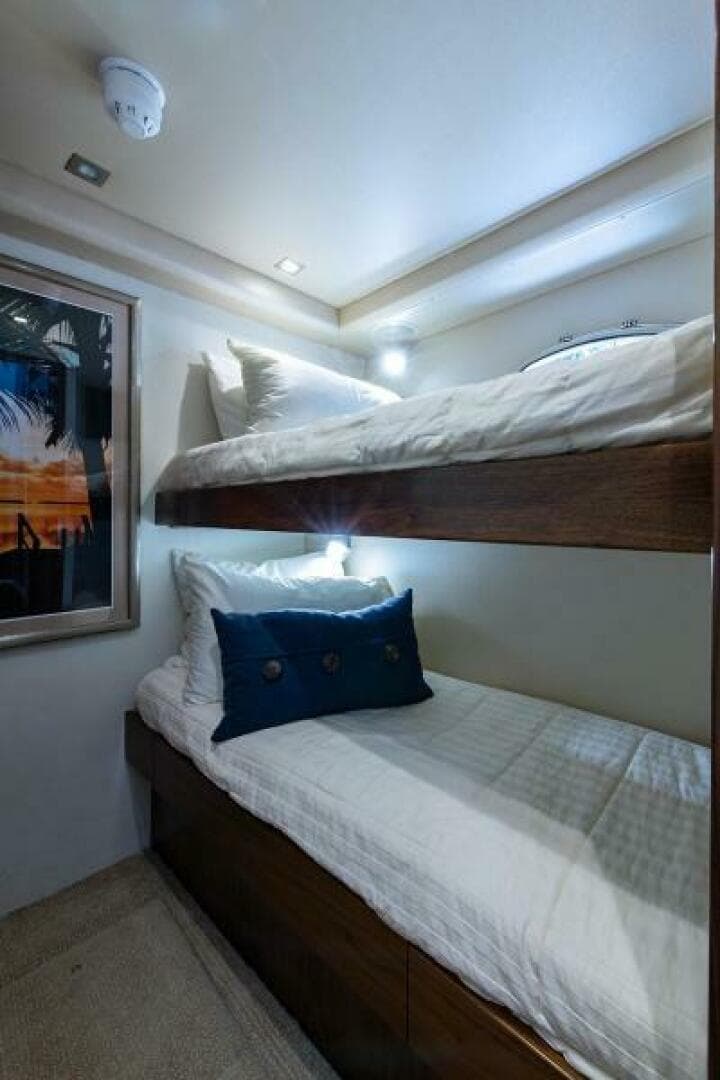 2018 Viking Enclosed Flybridge — photo 80