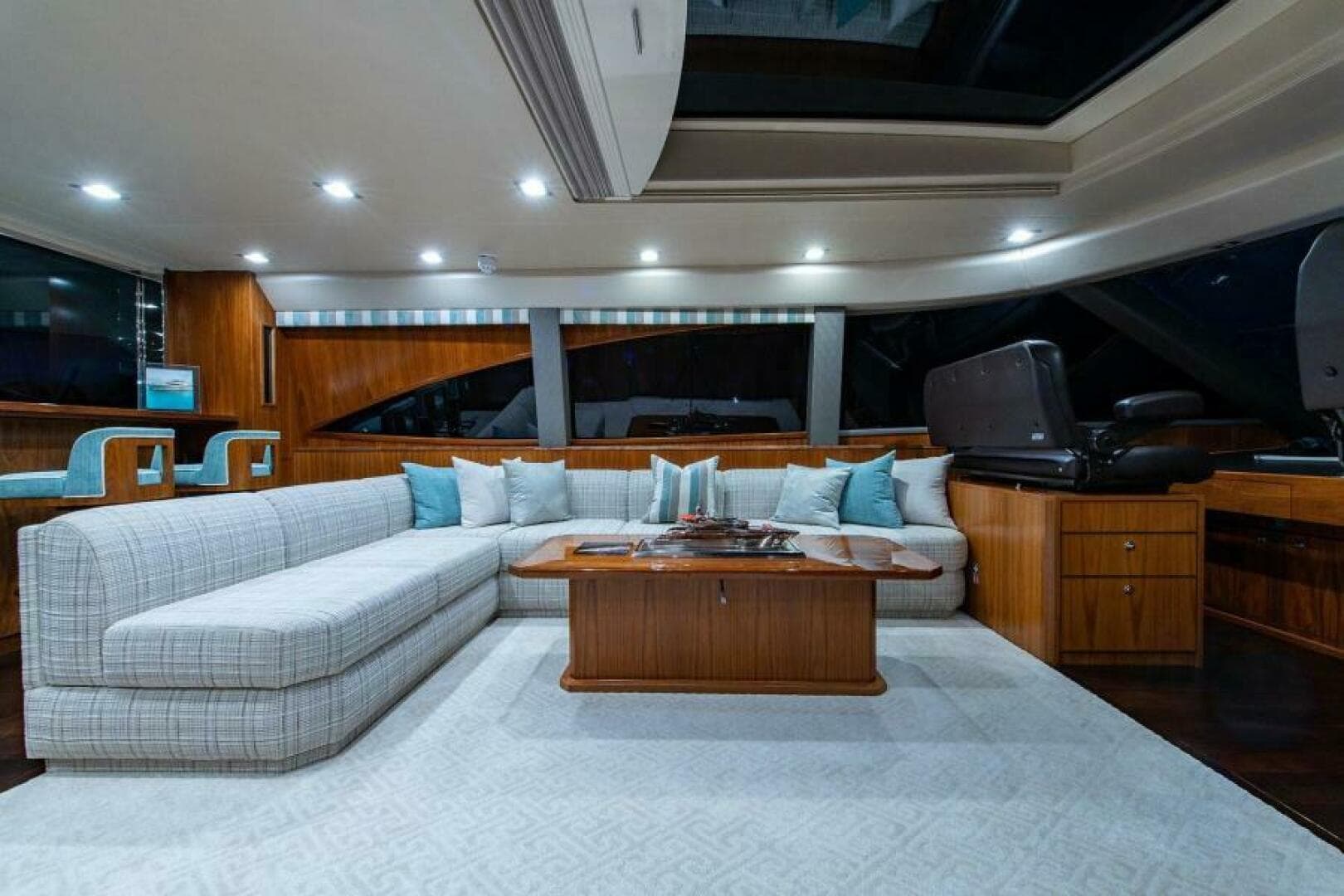 2018 Viking Enclosed Flybridge — photo 42