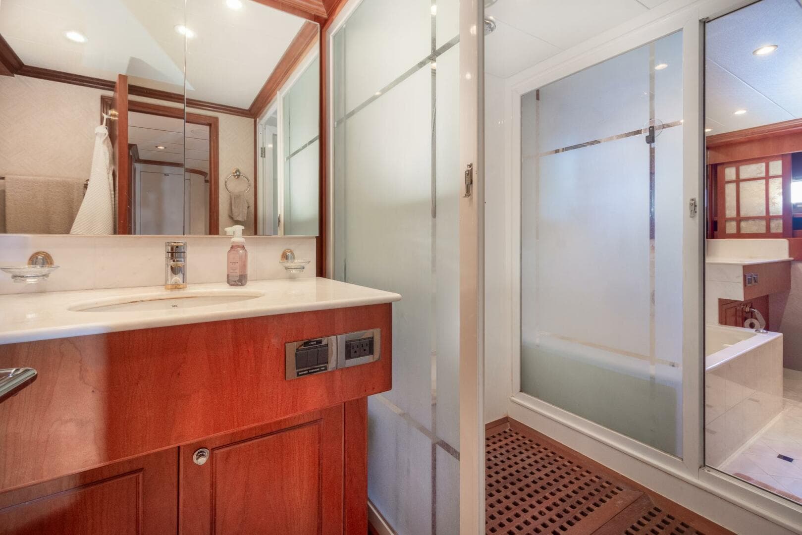 2000 Hargrave Sky Lounge — photo 22