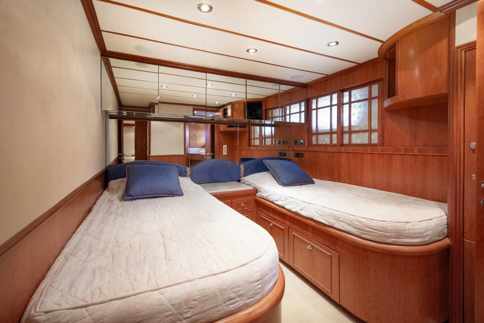 2000 Hargrave Sky Lounge — photo 25