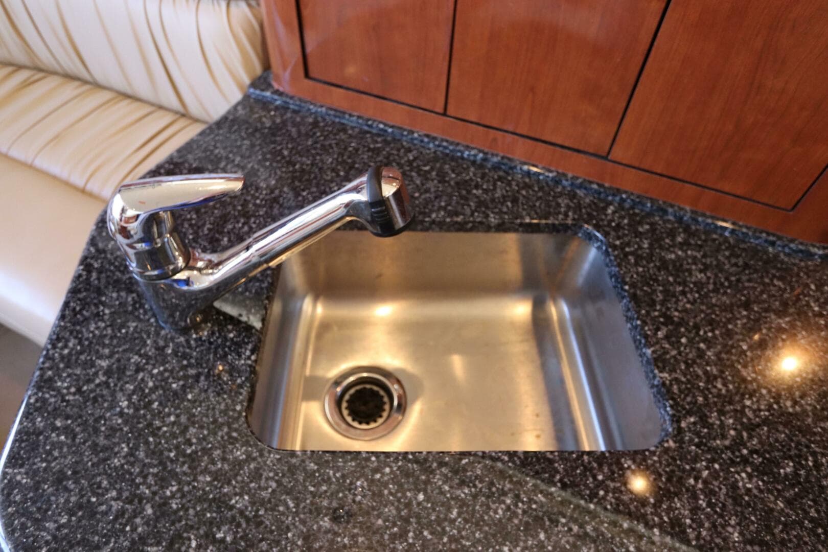 2003 Sea Ray 450 Express Bridge — photo 31