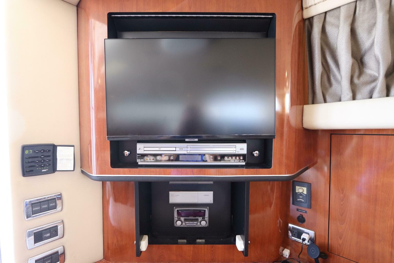 2003 Sea Ray 450 Express Bridge — photo 28