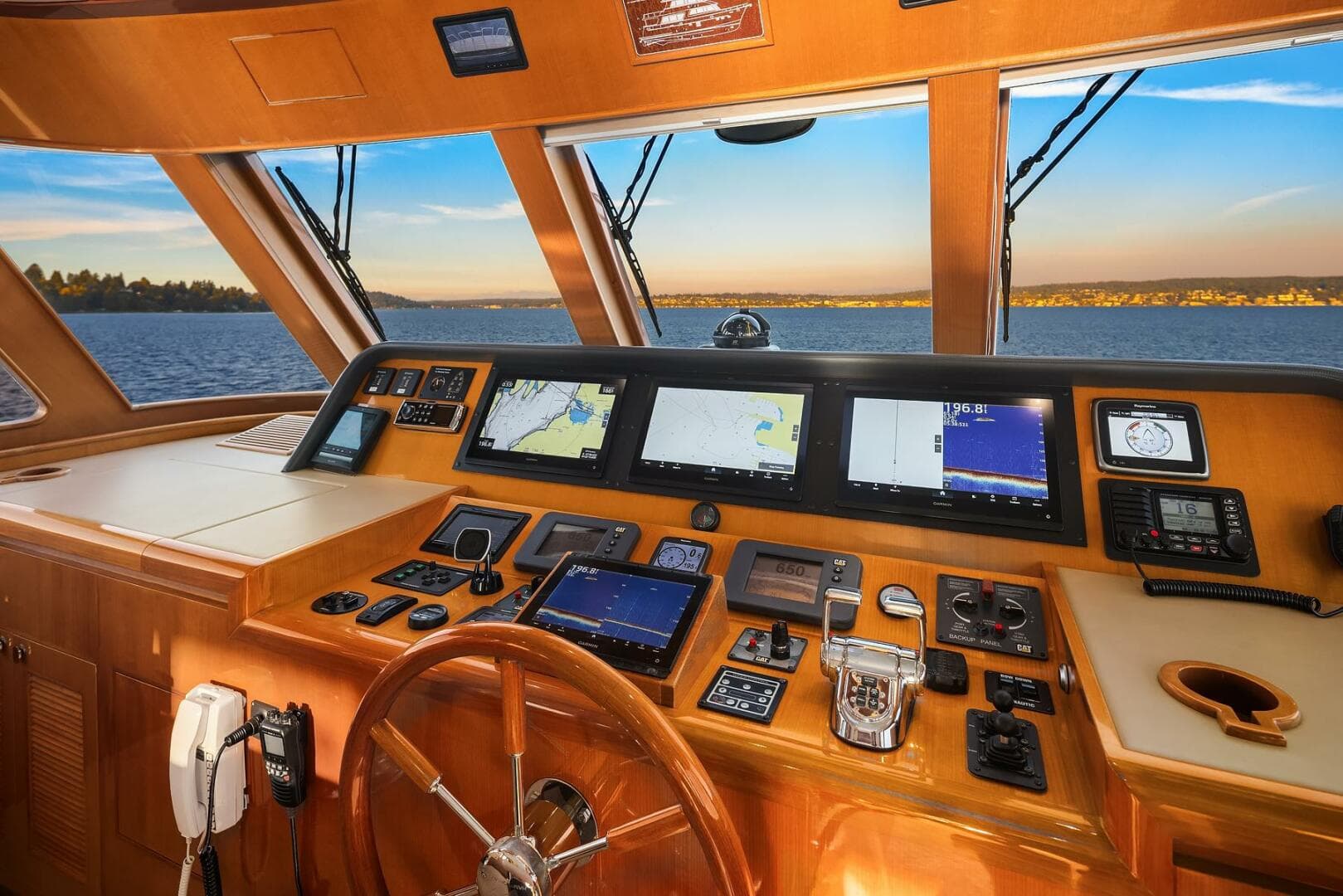 2014 Hampton 720 Skylounge Lrc — photo 31