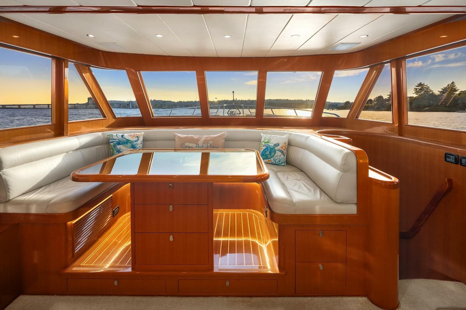 2014 Hampton 720 Skylounge Lrc — photo 24