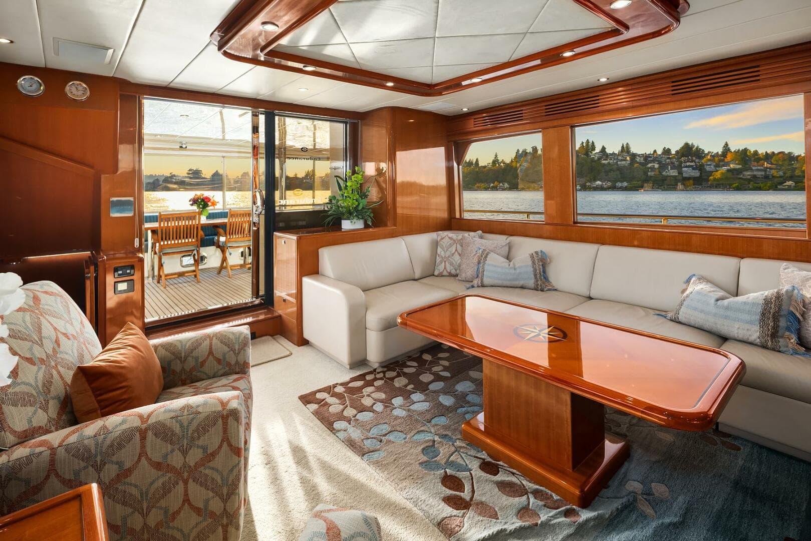 2014 Hampton 720 Skylounge Lrc — photo 7