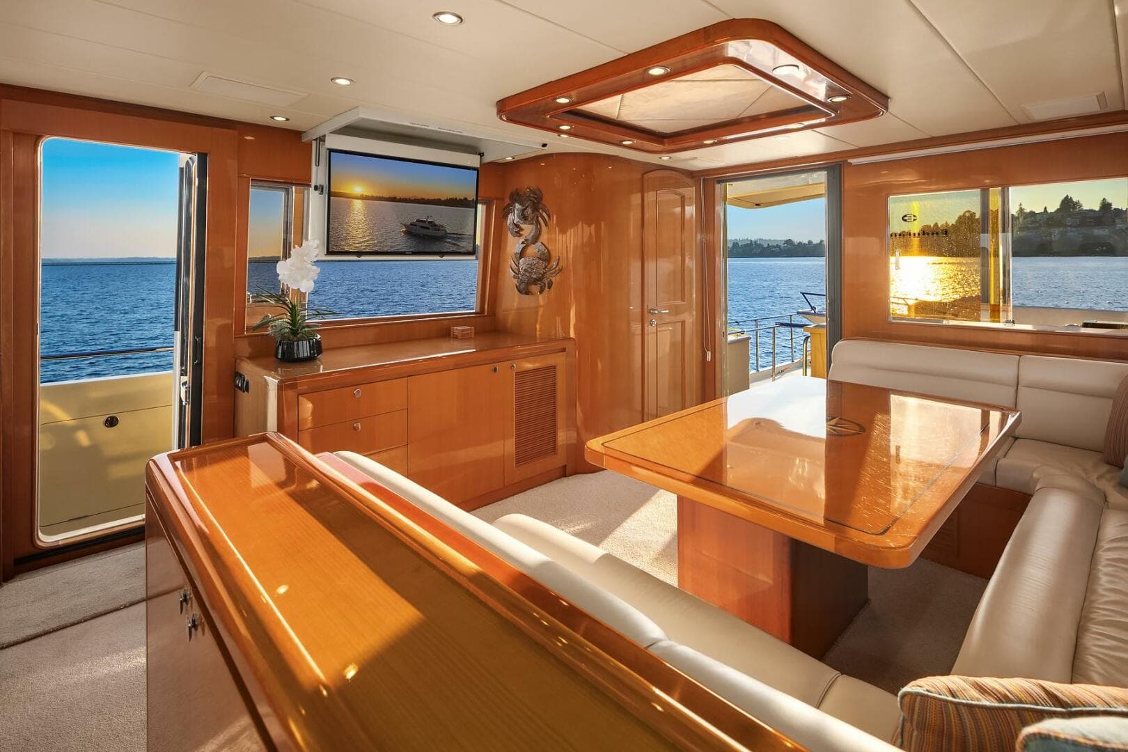 2014 Hampton 720 Skylounge Lrc — photo 41