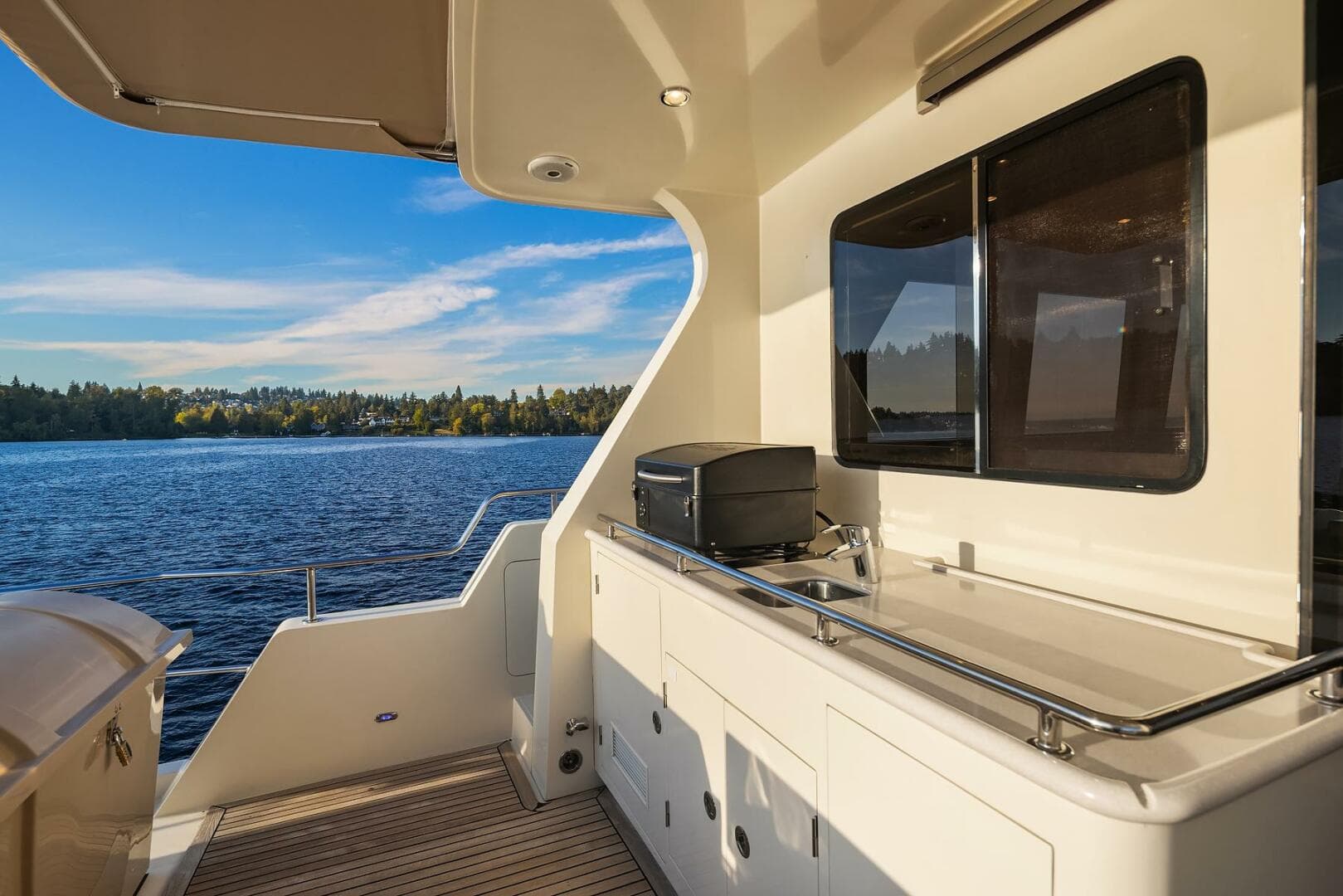 2014 Hampton 720 Skylounge Lrc — photo 61