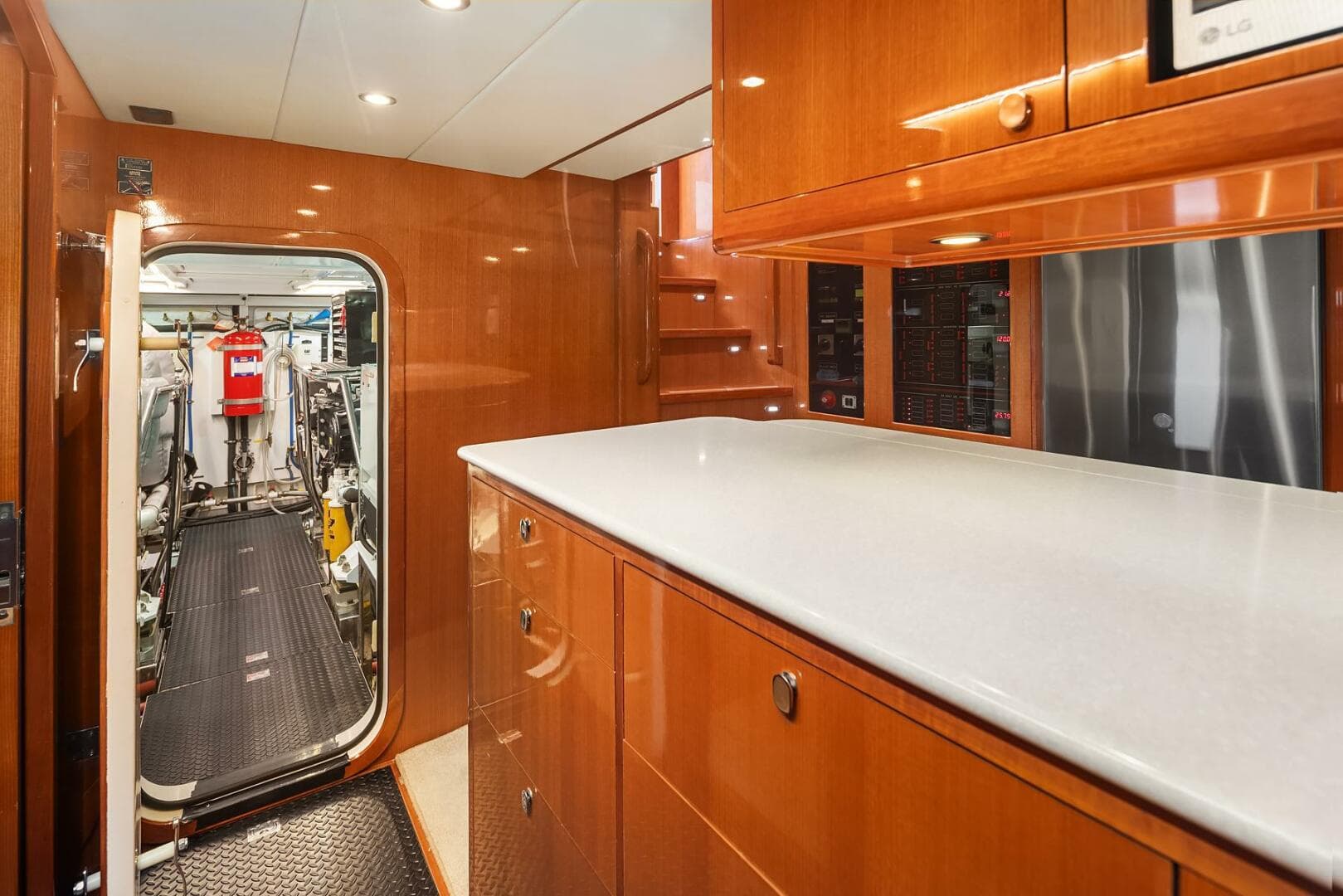 2014 Hampton 720 Skylounge Lrc — photo 59