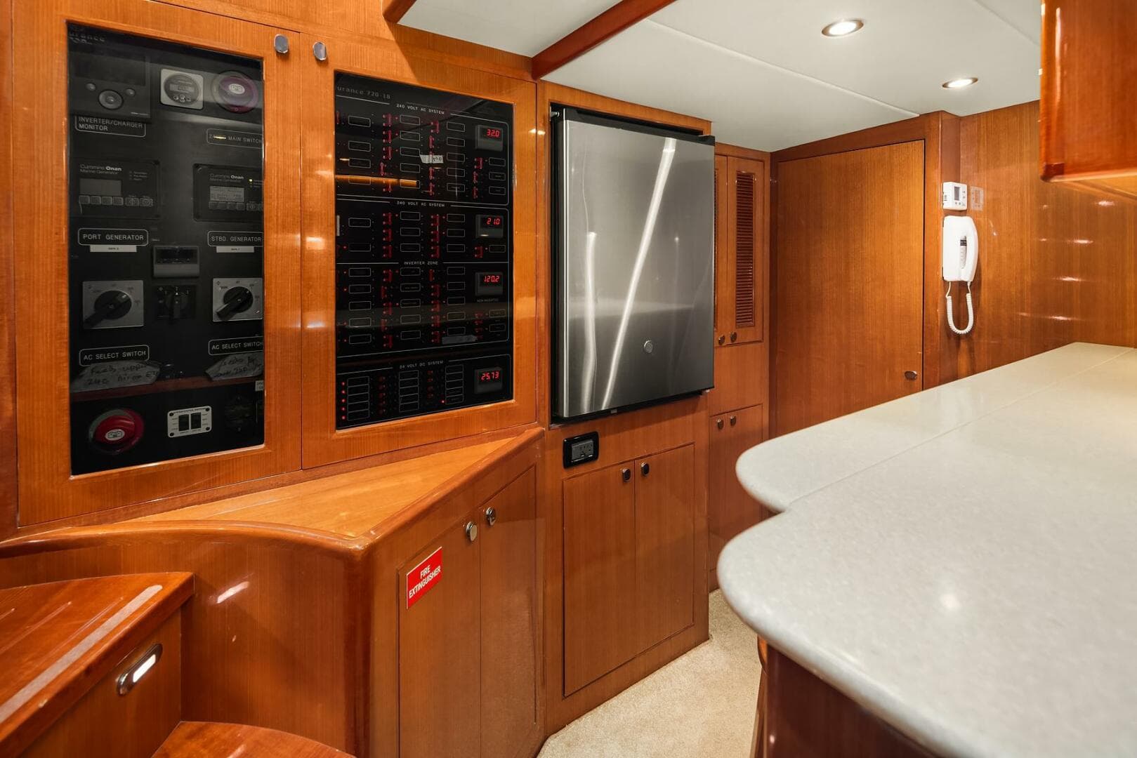2014 Hampton 720 Skylounge Lrc — photo 58