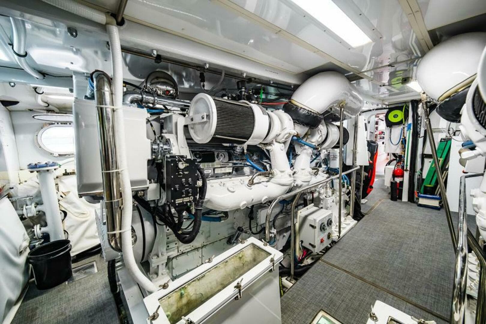 1995 Hatteras Flybridge — photo 96