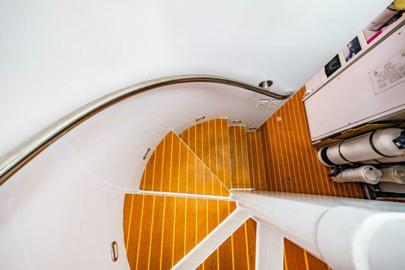 1995 Hatteras Flybridge — photo 93