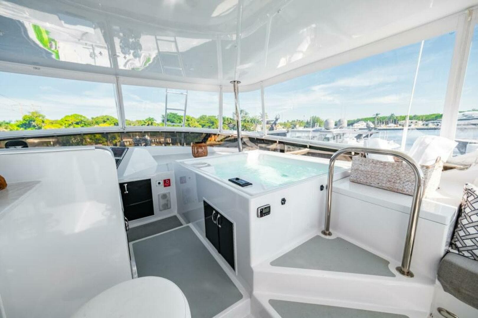 1995 Hatteras Flybridge — photo 86