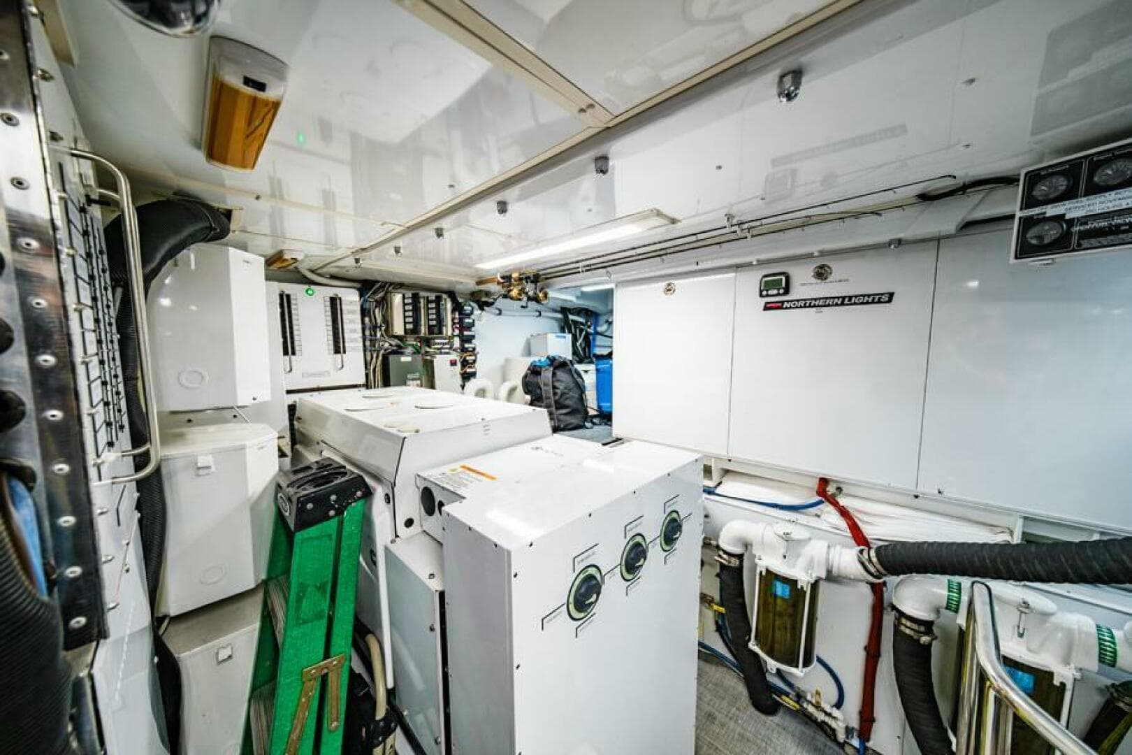 1995 Hatteras Flybridge — photo 102