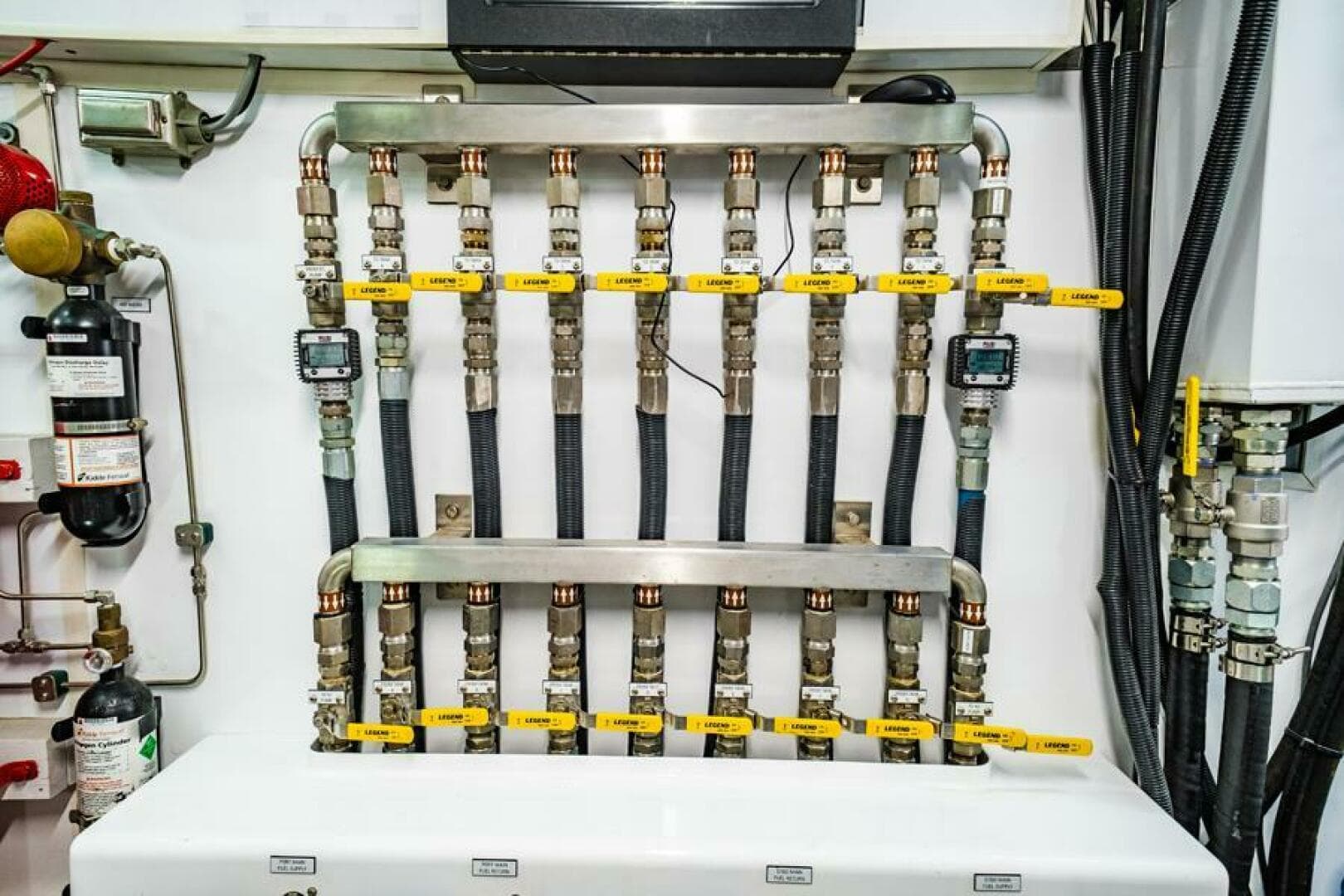 1995 Hatteras Flybridge — photo 100