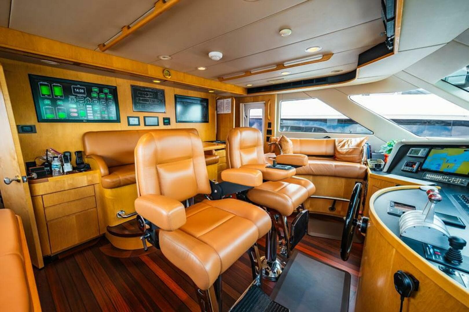 1995 Hatteras Flybridge — photo 48