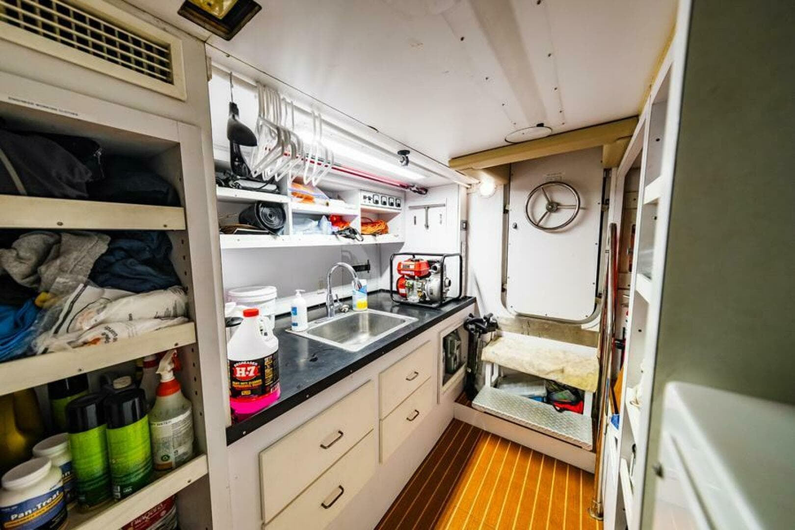 1995 Hatteras Flybridge — photo 104