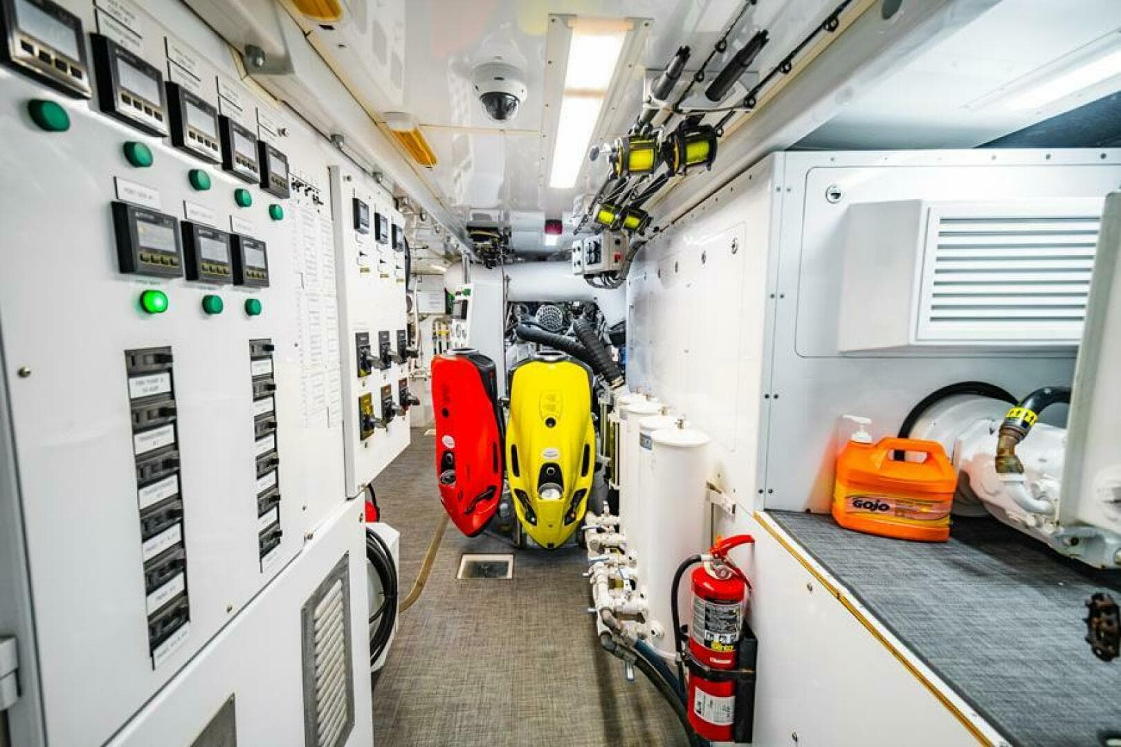 1995 Hatteras Flybridge — photo 94