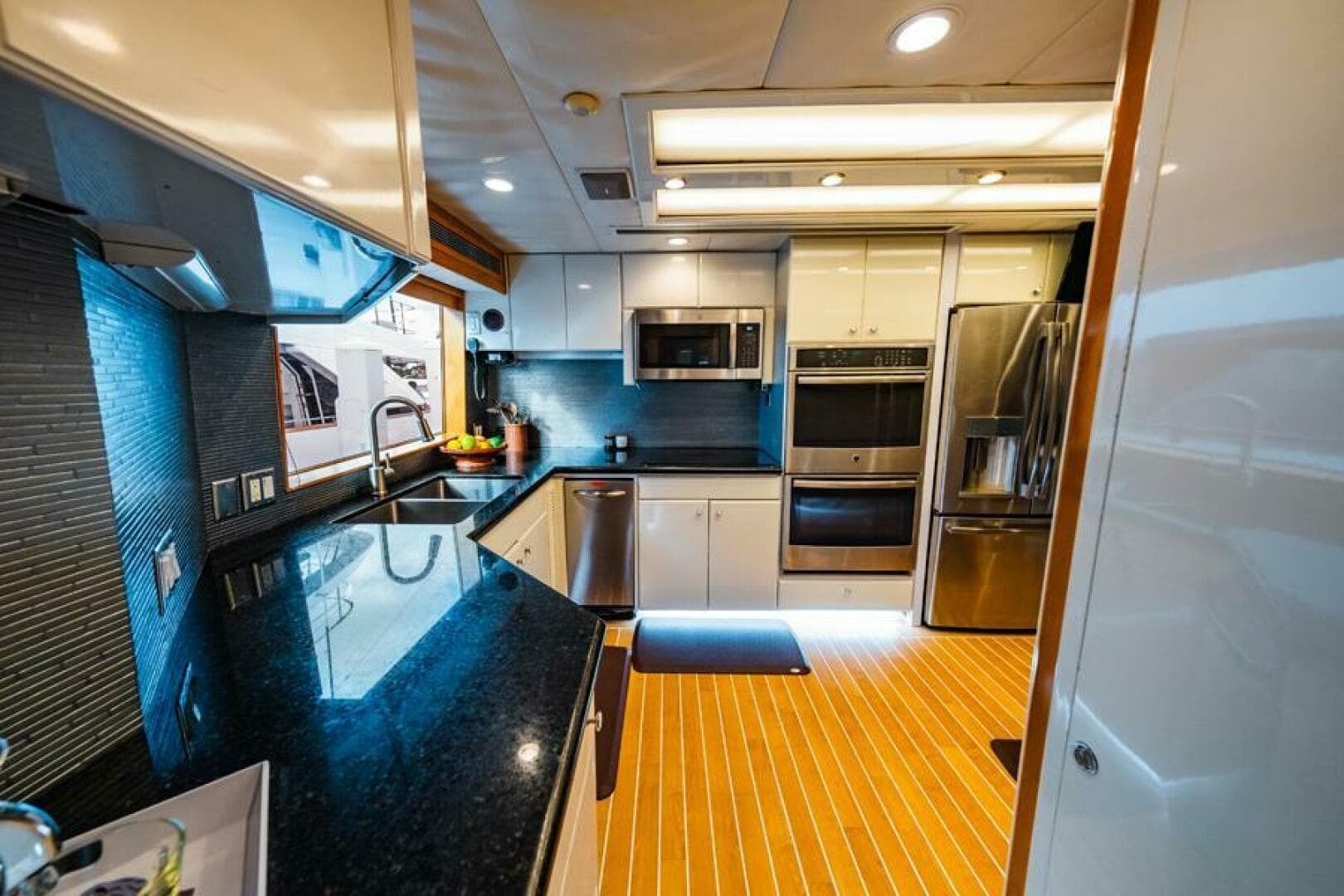 1995 Hatteras Flybridge — photo 56